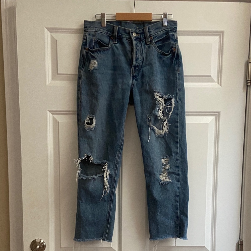 🧡 Women’s Old Navy distressed jeans